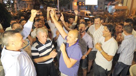 Dosarul FC "U" Craiova nu a fost validat: "Dacă nu ne înscriu echipa, se sinucid"