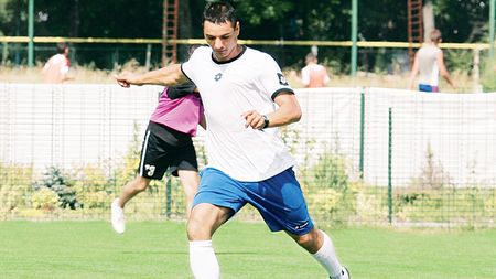 Pus pe liber de Poli, Ganea nu se gândește la retragere