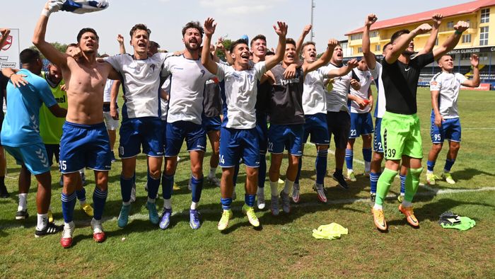 VIDEO | Unirea Dej a sărbătorit victoria cu Dinamo cu mii de spectatori. Cum a fost primită acasă echipa lui Dragoș Militaru