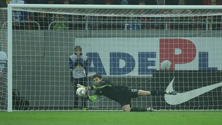 Tătărușanu luat la mișto:** "Aia era minge de scos cu capul! E rușinos, nu ai voie să iei gol din scăriță"