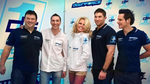 Pamela Anderson, pe pistă!** Vedeta și-a făcut echipă de curse auto 