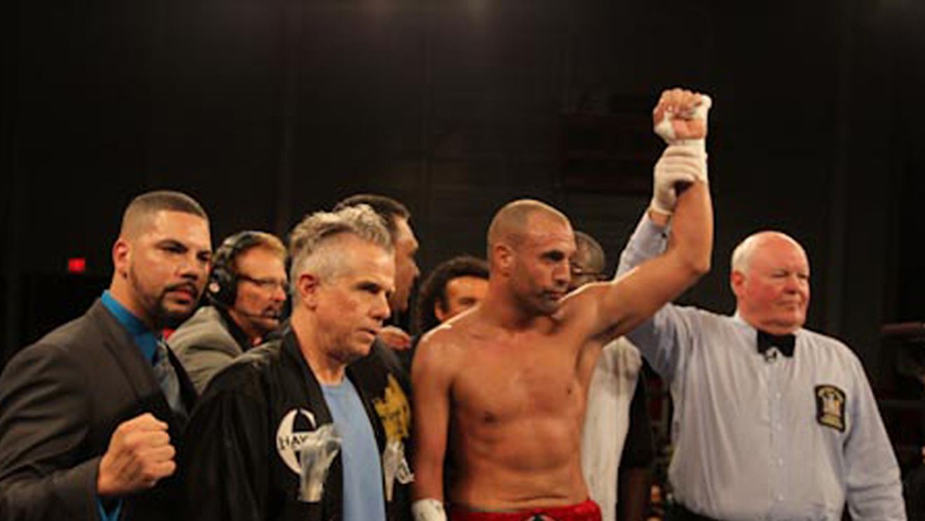 SENZAȚIONALĂ‚ PERFORMANȚĂ‚! Omul care a emoționat o lume întreagă:** are o singură mână, dar a câștigat meciul său de debut în lumea boxului