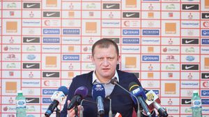 Staff-ul tehnic pune umărul la salvarea "câinilor"!** Sponsorul care îi poate scoate pe dinamoviști din 'groapă'