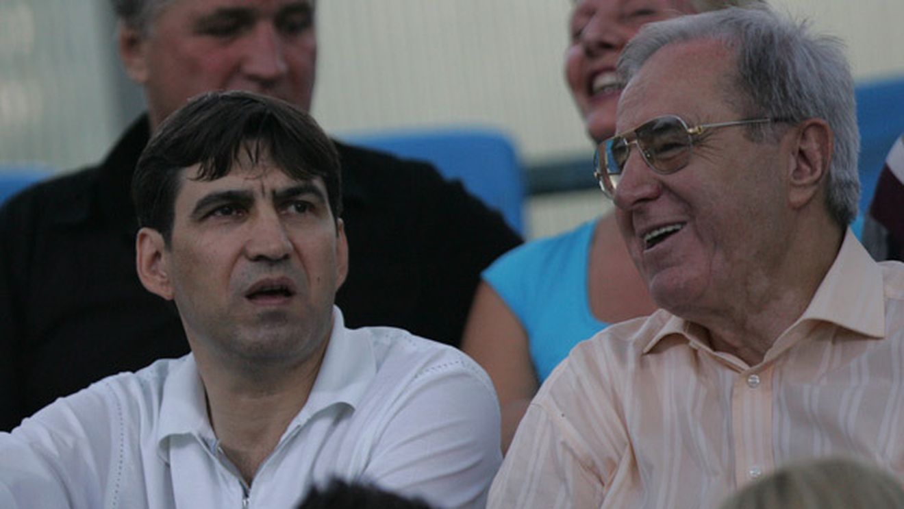 De ce nu dă Pițurcă declarații? **Păunescu: "El nu vrea să dea interviuri de pe WC sau de la restaurant"