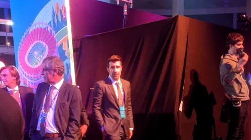 Luis Figo, lecție de eleganță la tragerea la sorți pentru Euro 2020.  Portughezul a făcut poze cu Casillas la București