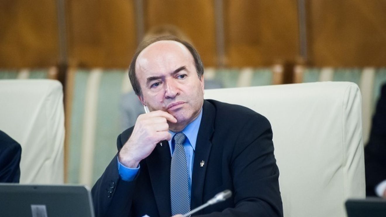 Și cu libertatea presei cum rămâne? Tudorel Toader a retras acreditările a doi jurnaliști, Traian Băsescu a reacționat dur: "Ai luat-o razna. Revino-ți, omule! Am fost președinte zece ani și nu am făcut așa ceva"