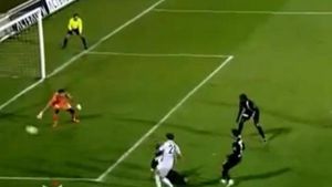 Decisiv în Turcia! Criticat de fani, Stancu a găsit cel mai bun răspuns înaintea barajului cu Grecia. VIDEO - Supergol reușit de atacant