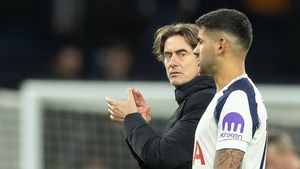 Radu Drăgușin chiar n-are nicio șansă. Decizia luată de antrenorul Thomas Frank după ce Romero i-a făcut praf pe șefii lui Tottenham