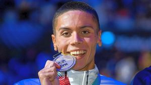 Secretele pregătirii lui David Popovici, campionul mondial la 200 de metri liber! „Părinții lui îl plăteau pentru a-l avea în staff” + „Și-a umilit adversarii. Le-a dat «pogonul»” | EXCLUSIV