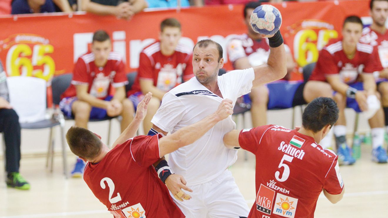 Dinamo și-a revenit după "dușul rece" cu Știința Bacău și a urcat pe podium. Liga Națională de handbal masculin s-a rupt în două