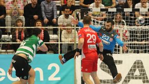Suporterii echipei Dinamo București au cumpărat 1.600 de bilete în 16 ore la partida cu Sporting Lisabona din European League! „Alooo, EHF, FRH, putem să stăm și pe scări?”