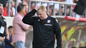 Neil Lennon va tăia în carne vie și anunță că Rapid București va da afară câțiva fotbaliști! „Vor fi plecări”
