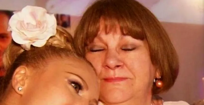 Lora este devastată după moartea mamei sale! Mesajul dureros transmis de artistă