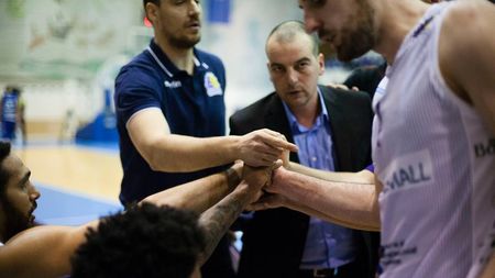 BASCHET | Schimbare pe podiumul Ligii Naționale: U-BT a reușit scorul etapei a 9-a, iar Timișoara a tranșat derby-ul cu Galați, transmis în direct de ProSport