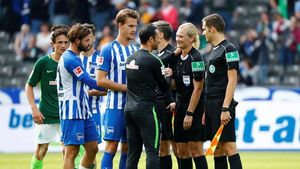 Moment istoric în Bundesliga, la meciul Hertha Berlin - Werder Bremen! Bibiana Steinhaus, prima femeie arbitru din prima liga germană