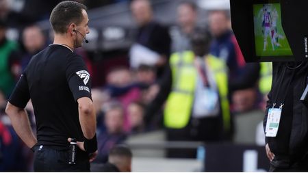 Fostul arbitru a ajuns livrator. Cum a fost filmat