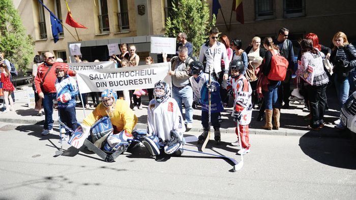 Și copiii ies în stradă! Proteste la MTS