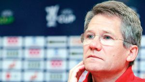 Boloni a găsit soluția pentru rezolvarea problemelor din CSA și FCSB: "Este important și aș vrea să știu..." Antrenorul a vorbit și despre absența fanilor din tribune