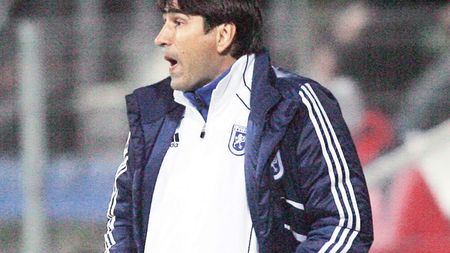 Piți către arbitru: "Băi Hațegane, ești chior?"