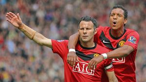 Nici nu vrea să audă de retragere!** Giggs și-a prelungit contractul cu United: "Și-a păstrat acea foame de succese"
