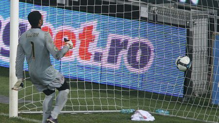 ATUNCI și ACUM | Hagi a insistat pentru transferul său la FCSB și l-a luat cu el în Turcia, dar fanii l-au poreclit "Gafata". Ce mai face portarul care, din România, a ajuns în naționala țării sale: are 39 de ani