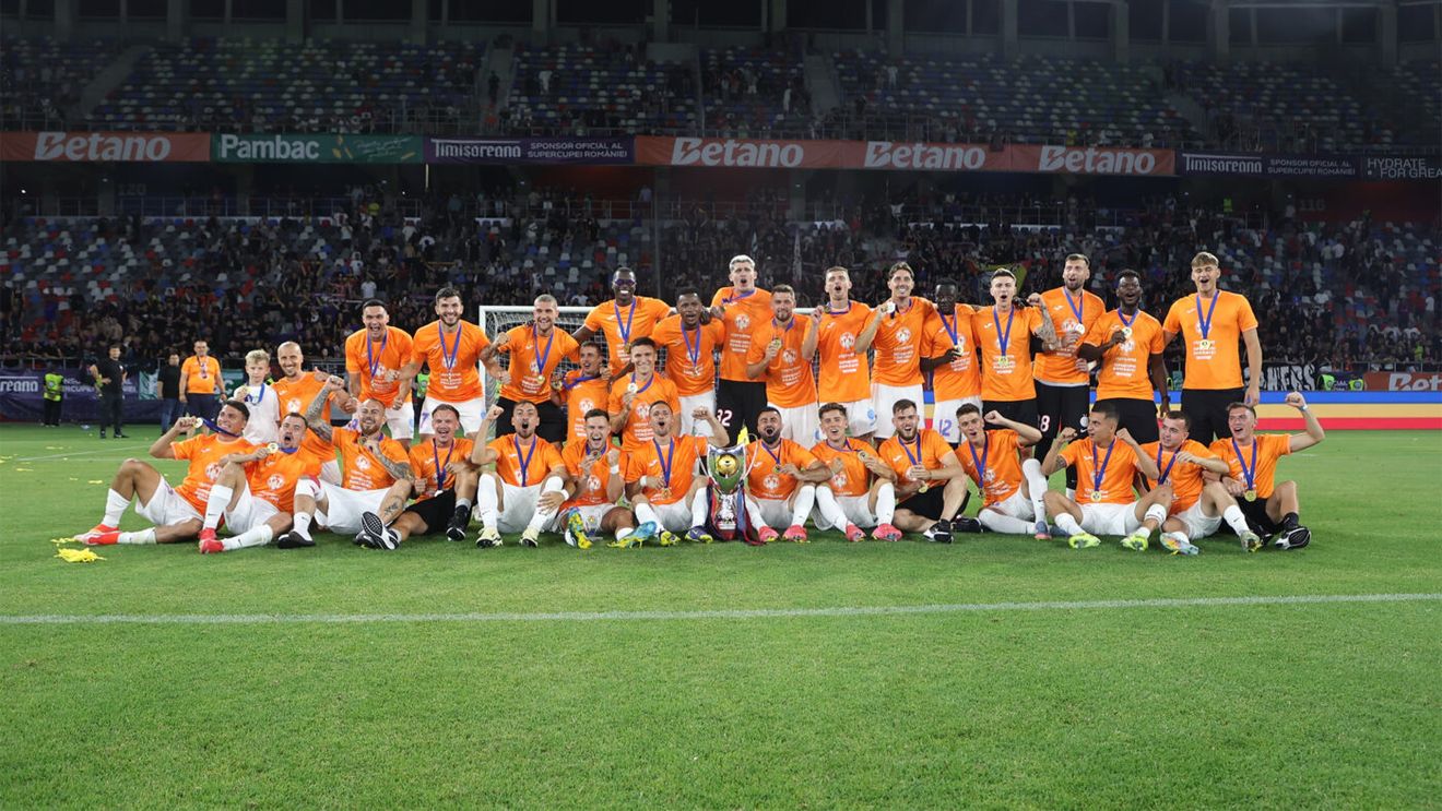 Imaginile fericirii supercampioanei FCSB. Cum s-au bucurat vedetele lui Gigi Becali cu trofeul