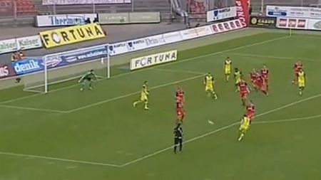 VIDEO Cea mai tare "rachetă" a săptămânii:** șut-bară-gol-bară