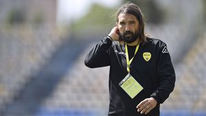 L-a avut la antrenamente, însă el a ales să semneze cu altă echipă. Dan Alexa, după ce Gabi Tamaș a mers la Concordia