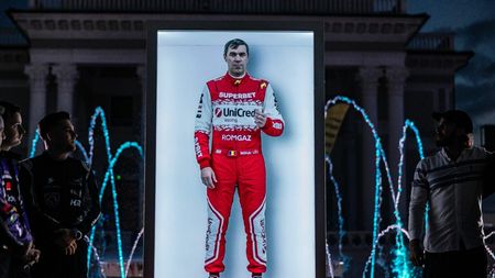 Imagini unice în sportul românesc: holograma lui Mihai Leu le-a vorbit piloților de super rally. „Nu mai sunt lângă voi în trup, ci doar așa”. EXCLUSIV