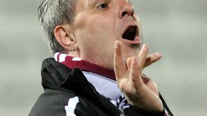 "Demolat" de Rădoi, Șumudică s-a "pocăit": "Îi doresc baftă, să dea Dumnezeu să ajungă mare antrenor. Din acest moment, nu mai atac pe nimeni, o să vedeți alt om!"