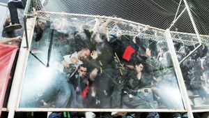 Galeria 'bate' Jandarmii!** Suporterii Stelei au scăpat de amenzi și de interdicții după aproape un an de procese