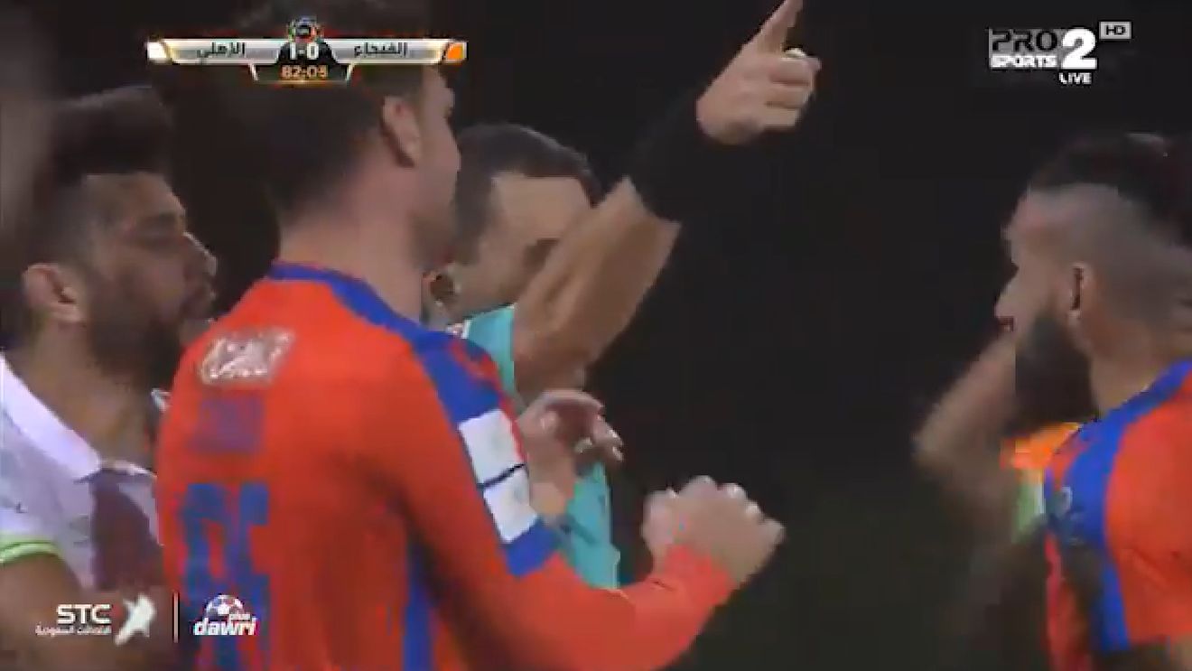 Ovidiu Hațegan a avut probleme în Arabia Saudită! Românul a fost luat tare după ce a anulat un gol | VIDEO