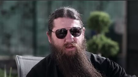 Preotul bătăuș se spovedește după 14 ani pe Muntele Athos! Cum l-a rupt cu bătaia pe un alt bărbat: „Am luat 15.000 de euro ca să pierd, dar i-am dat una de l-am băgat în comă”