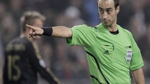 Porumboiu critică arbitrajul de la Astana: "Arbitrul a fost depășit de joc și a fost penibil!" Mesajul clar pentru Burleanu: "Își omoară timpul de pomană!"