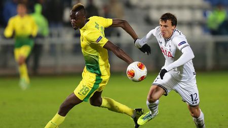 Chiricheș îi are pe suporterii lui Tottenham la picioare! Ce distincție a primit după victoria de la Anji