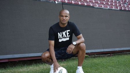 Weldon-mania!** Șefii CFR-ului se felicită pentru aducerea brazilianului