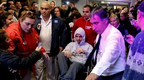 FOTO | Luis Suarez a părăsit spitalul într-un cărucior cu rotile