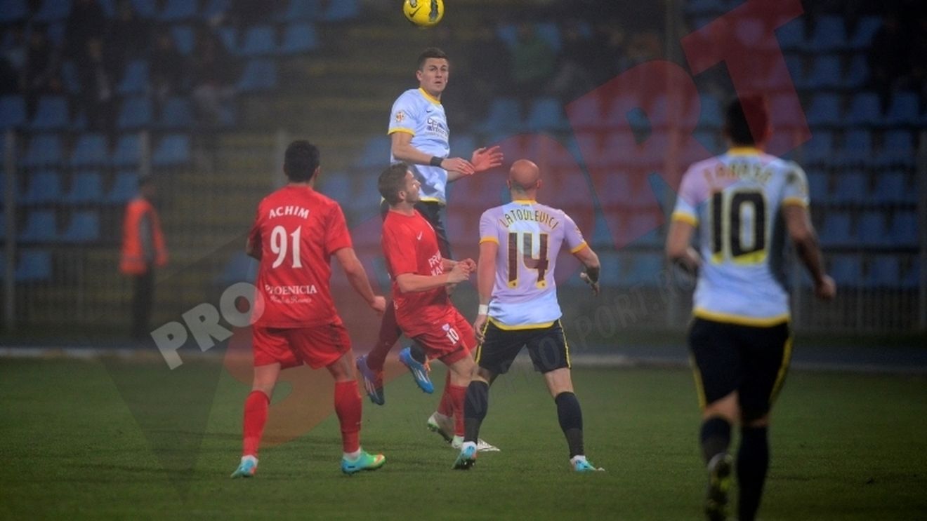 "Terenul a fost execrabil, mă bucur că am câștigat în așa condiții" Reghe a dezvăluit de ce l-a schimbat pe Stanciu și și-a felicitat elevii pentru fazele fixe