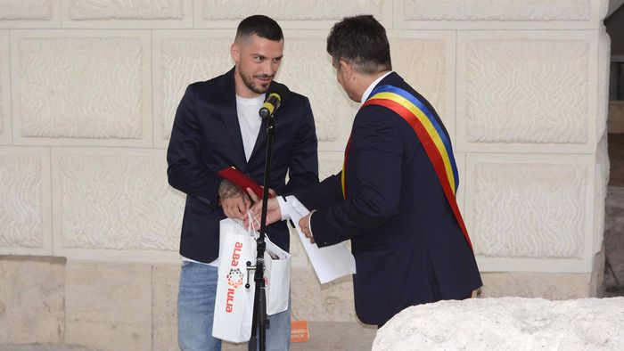 FOTO | Nicolae Stanciu, cetățean de onoare al municipiului Alba Iulia! ”Voi face cunoscut orașul în toate colțurile lumii”