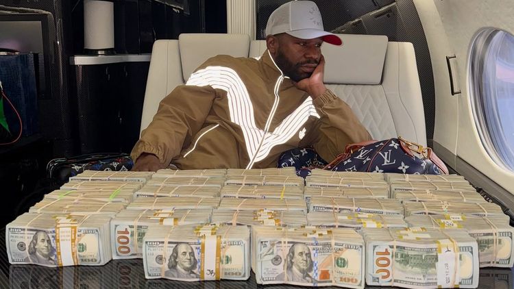 Mayweather: „L-am considerat ca pe tata şi el mi-a furat 350.000.000 de dolari!”