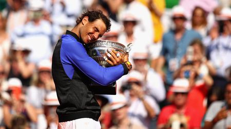 ISTORIC: "The Uns10ppable" Nadal face "La Tripla Decima"! A trecut ca tăvălugul și de Wawrinka și câștigă titlul 10 la Roland Garros, fără set pierdut. "Mulțumesc, Toni! Avem împreună zece trofee". Imaginile bucuriei pe Chatrier