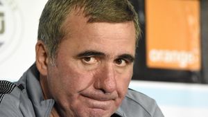 Ce se întâmplă la Viitorul? Hagi vinde tot ce poate și taie costurile. Cei mai buni jucători dați la FCSB, echipa a doua desființată, fotbaliștii - împrumutați. Juniorii au pierdut toate titlurile, "Regele" vrea în Turcia