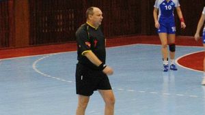 Prima suspendare majoră! Arbitrii Harabagiu și Stănescu au fost reținuți o lună de la delegări. Pedeapsa, mărită în urma unui conflict cu observatorul care susținea o idee greșită