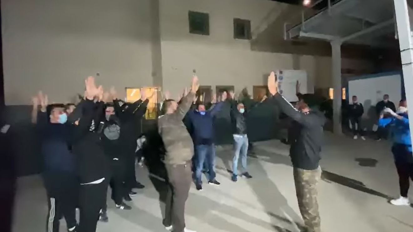 Emoționant! Cum îl susțin fanii Universității Craiova pe Elvir Koljic, după accidentarea horror din meciul cu Poli Iași | VIDEO