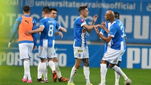 Horațiu Moldovan, simplu spectator în Universitatea Craiova - Rapid! Alex Cîmpanu a marcat cu o execuție de mare fotbalist | VIDEO