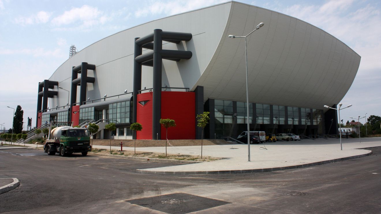 SUPER FOTO! Proiectul care REÎNVIE dragostea pentru sport într-un oraș "mort după fotbal"! Sala care va fi inaugurată în noiembrie