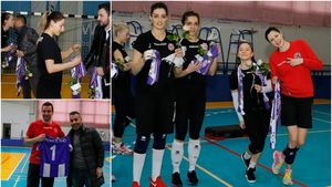 Fotbaliștilor de la ACS Poli le place voleiul! Timișorenii, însoțiți de Rică Neaga, au pregătit o vizită surpriză fetelor de la Agroland