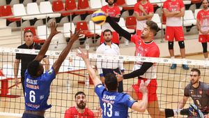 Contre la fileu. Dinamo acuză Galațiul de lipsă de fair-play. Trupa alb-roșie este decimată de viroze și a cerut oficial amânarea derbyului de miercuri, însă Arcada a refuzat