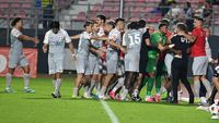 Ce n-ai văzut la TV în FCSB – UTA. Gestul care a trecut neobservat și cum au reacționat ultrașii roș-albaștrilor după al doilea eșec la rând