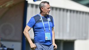 Mircea Rednic, în fața unui meci special cu Dinamo. „Este cel mai important meci. Mergem la victorie!”. Primă specială în vestiar pentru elevii săi și ce spune despre jocurile de culise din final de sezon | INTERVIU EXCLUSIV